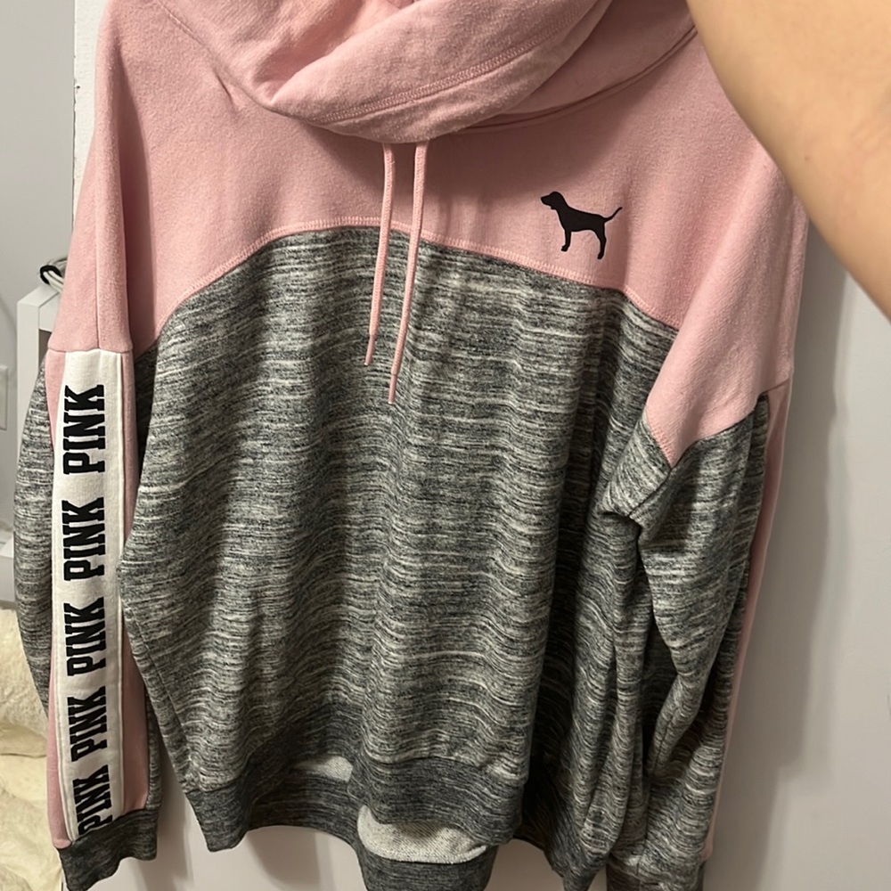 Pink Victoria secrete turtle neck sweater. Good condition.